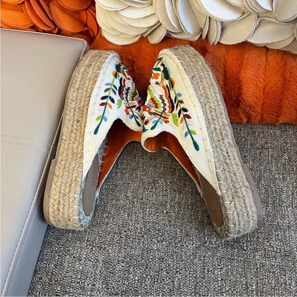 ❣️PariPari Embroidered Slide On Espadrille Clogs❣️ - Picture 6 of 9